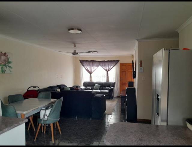 3 BEDROOM HOUSE FOR SALE IN THE ORCHARDS